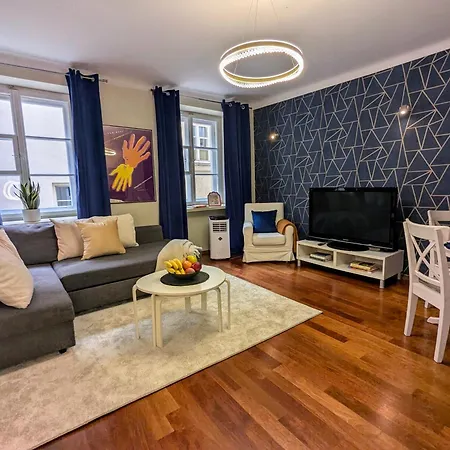 Bella Luna Luxury - Spacious 1br In Old Town Apartman *