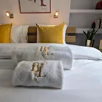 Bella Luna Luxury - Spacious 1br In Old Town Apartment