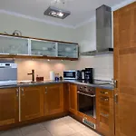 Bella Luna Luxury - Spacious 1br In Old Town Apartment